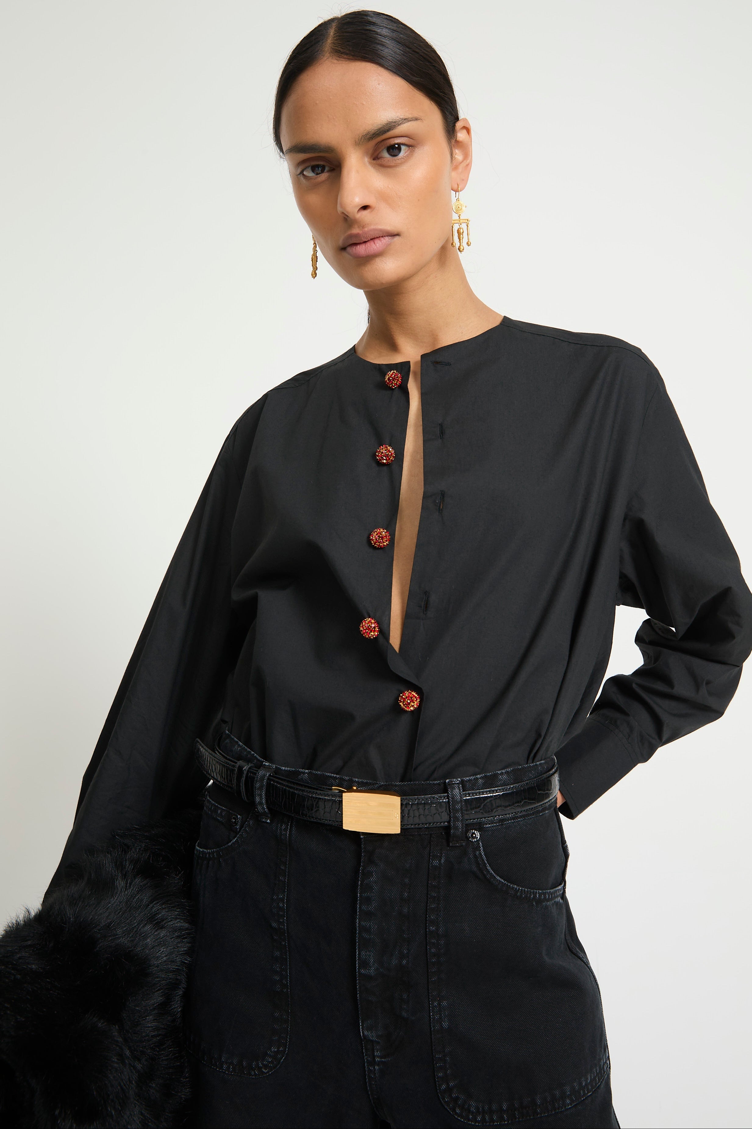 Clipart De Chemise Noire Zwart Hemd, Plissé Met Ajourbiezen Met Studs Clipart De Chemise Noire Zwart Hemd, Plissé Met Ajourbiezen Met Studs
